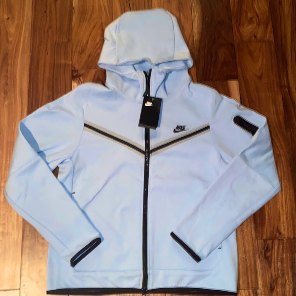 Brand new light blue/powder blue Nike tech fleece men’s small